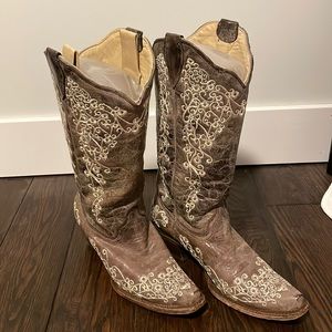 Corral Ladies Lisa Slip Distressed Brown Bone Embroidered Boots Sz 8 EUC
